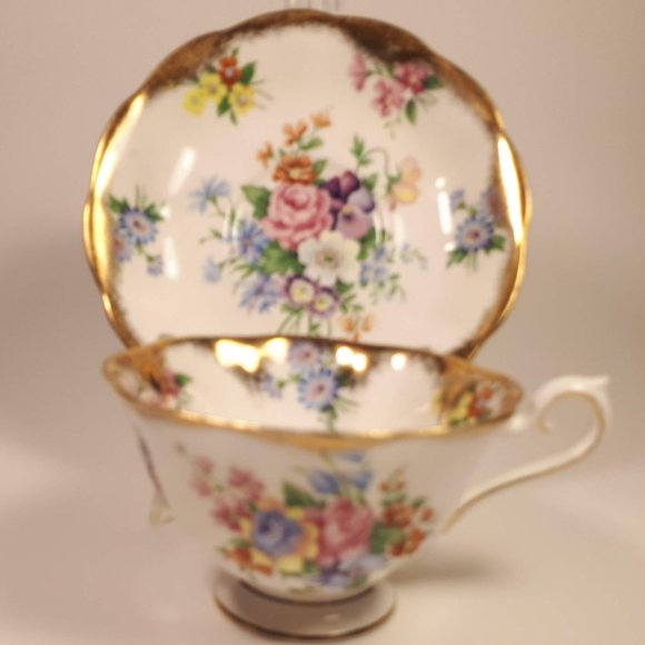Rare Royal Albert Bone China Floral Bouquet heavy gold gliding gold brushed - Picture 9 of 9